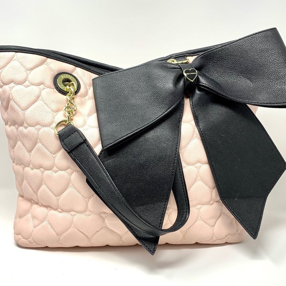 BETSY JOHNSON Tote Handbag w/ Makeup Bag (lt pink)